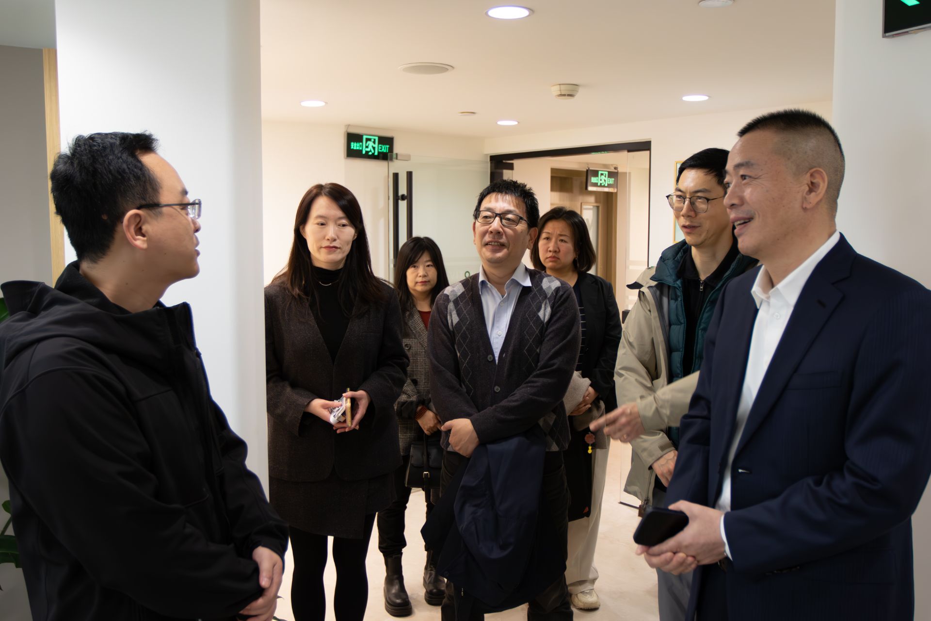 Les dirigeants du Comité du Parti du comté de Huade en Mongolie-Intérieure ont visité Graviton afin d’étudier de nouvelles voies de développement pour l’industrie biologique à l’échelle du comté.-87-1