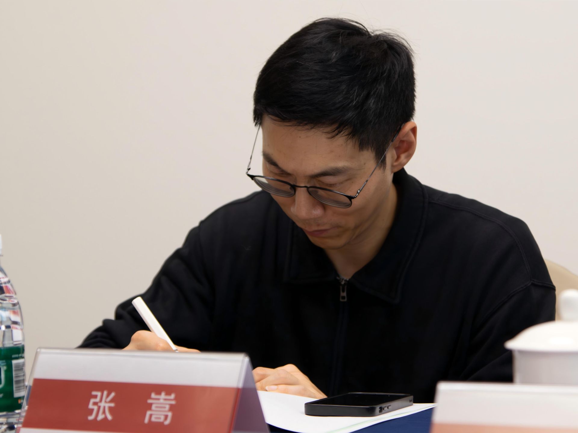 Les dirigeants du Comité du Parti du comté de Huade en Mongolie-Intérieure ont visité Graviton afin d’étudier de nouvelles voies de développement pour l’industrie biologique à l’échelle du comté.-87-4